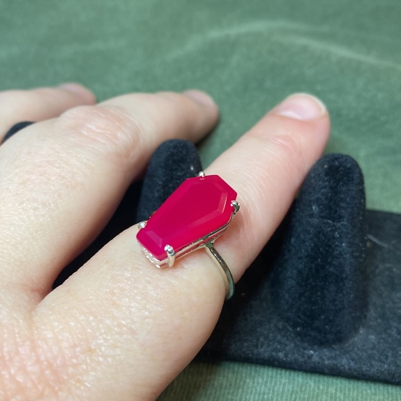Solid Sterling Silver Magenta Chalcedony Ring - Picture 4 of 4